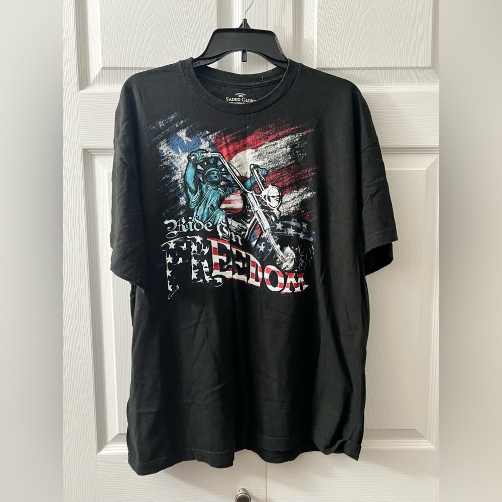 Faded Glory Black and Red Short Sleeve Tee